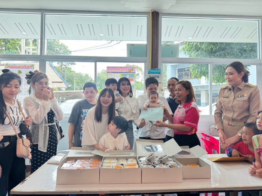 ขอขอบพระคุณ นางสาวอัจฉราภรณ์ สายเนตร และคณะ ที่สนับสนุนน้องคนพิเศษ