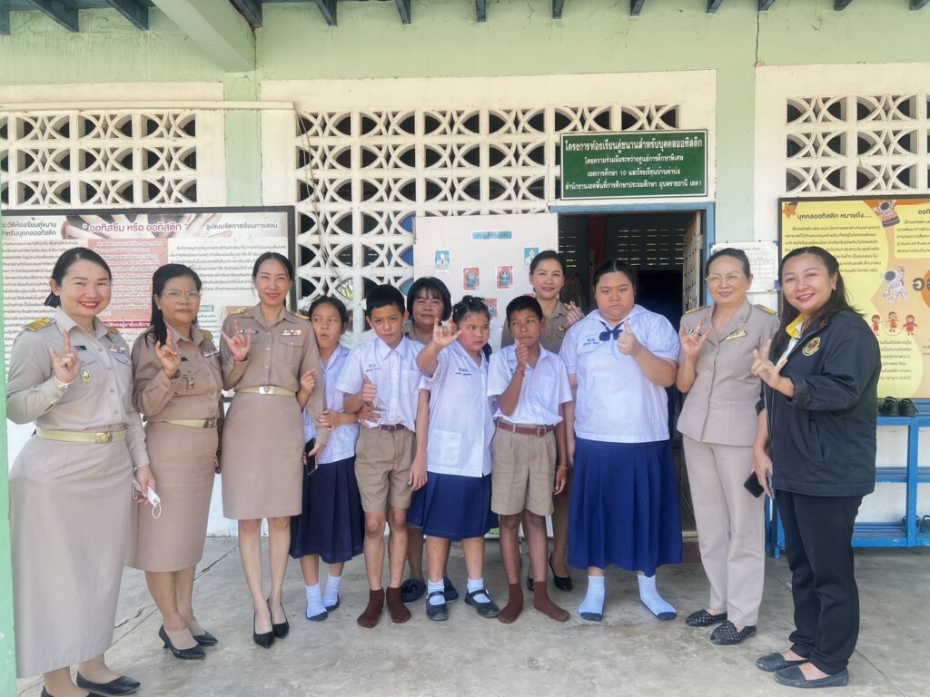 นิเทศติดตามการจัดกิจกรรมการเรียนการสอนและนิเทศห้องเรียนคุณภาพตามโครงการพัฒนาคุณภาพผู้เรียนตามกระบวนการให้บริการช่วยเหลือระยะแรกเริ่ม (EI) ณ ห้องเรียนคู่ขนานสำหรับบุคคลออทิสติก