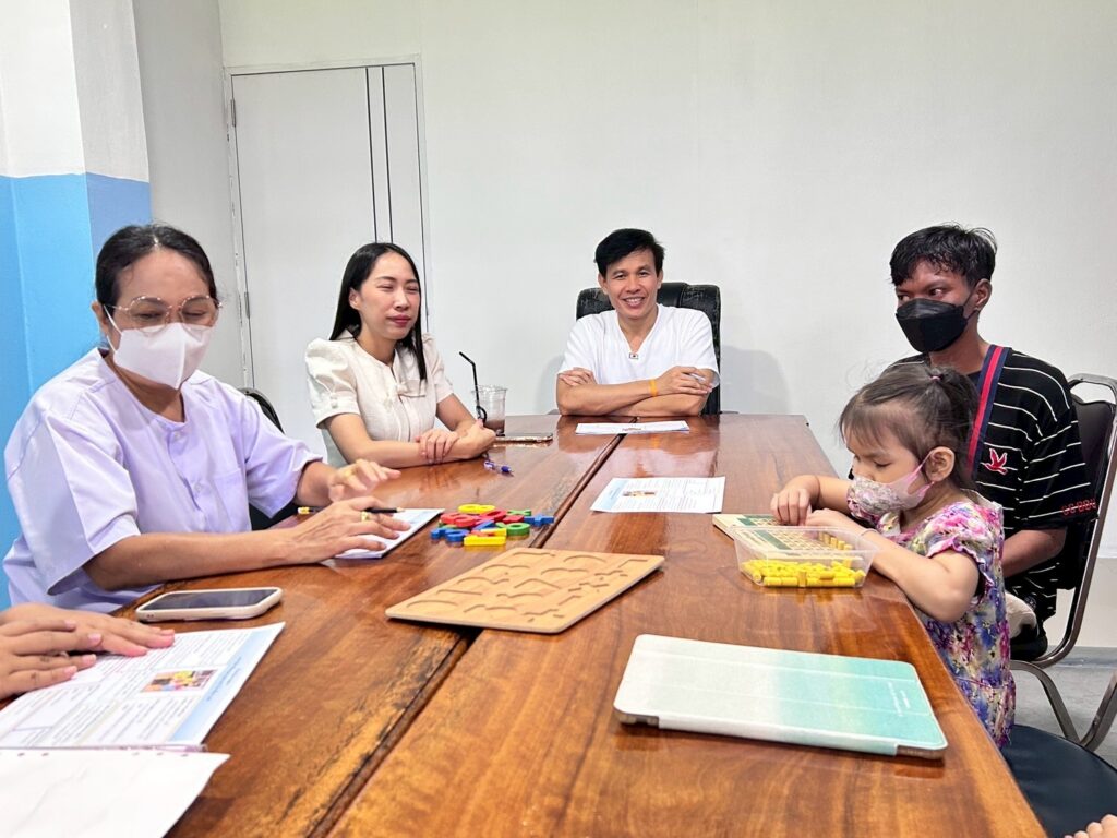 ประชุมวางแผนการจัดทำแผนการศึกษาเฉพาะบุคคลของนักเรียนห้องแรกรับร่วมกับผู้ปกครอง