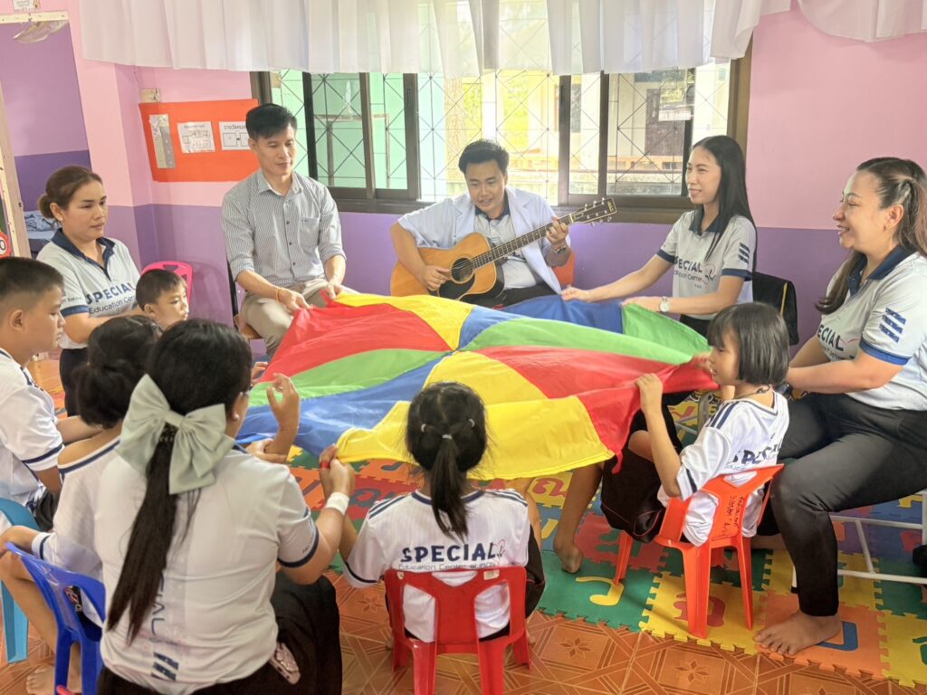 ลงพื้นที่ออกให้บริการสหวิชาชีพสัญจรและดำเนินงานฟื้นฟูสมรรถภาพคนพิการโดยครอบครัวและชุมชน หน่วยบริการตาลสุม