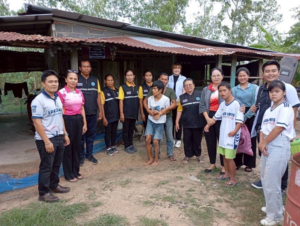 ลงพื้นที่ออกให้บริการสหวิชาชีพสัญจรและดำเนินงานฟื้นฟูสมรรถภาพคนพิการโดยครอบครัวและชุมชน ” ณ ศูนย์การศึกษาพิเศษ เขตการศึกษา 10 จังหวัดอุบลราชธานี หน่วยบริการสว่างวีระวงศ์