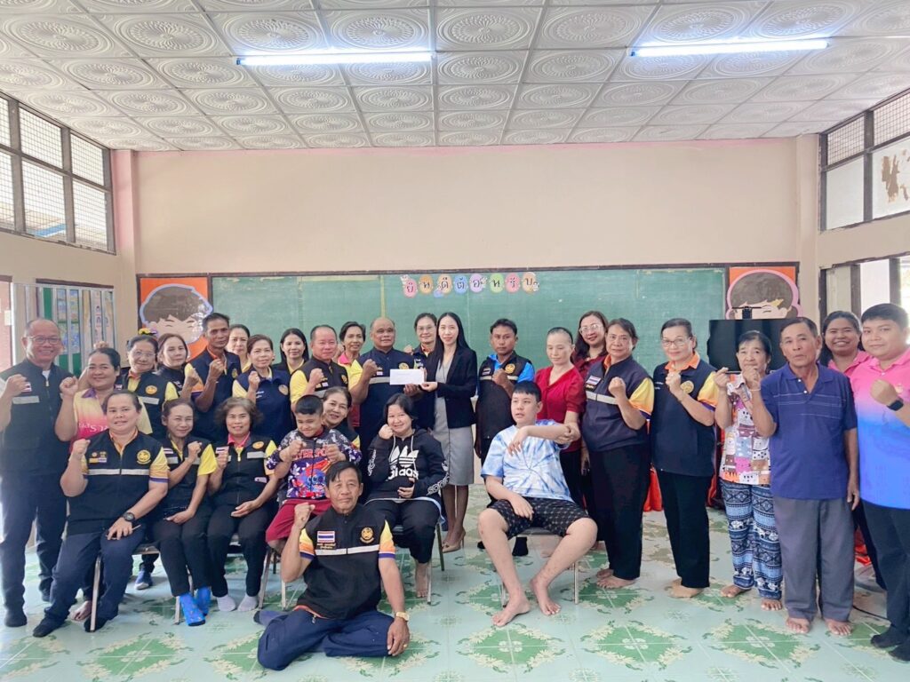 กำนันตำบลแสนสุขและชมรมกำนันผู้ใหญ่บ้านตำบลแสนสุขที่ให้ความอนุเคราะห์ มอบทุนในการสนับสนุนการปรับปรุงซ่อมแซมศูนย์การศึกษาพิเศษ เขตการศึกษา 10 จังหวัดอุบลราชธานี หน่วยบริการวารินชำราบ(แสนสุข)