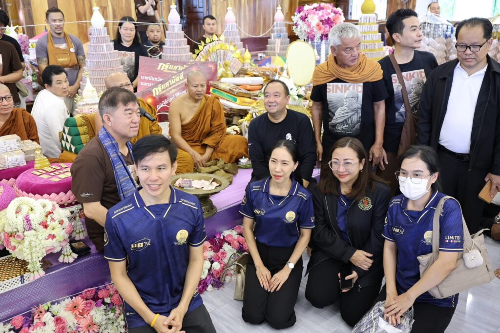 ร่วมบุญกฐินพระสิ้นคิด โดยร่วมถวายปัจจัย จำนวน 11,000 บาท สมทบกองบุญกฐินพระสิ้นคิด