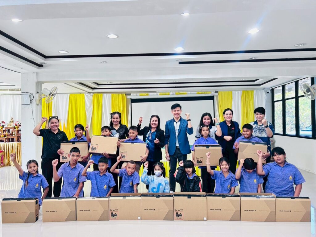 ดำเนินการจัดทำสัญญายืมรายการสิ่งอำนวยความสะดวก สื่อ บริการ และความช่วยเหลืออื่นใดทางการศึกษา ตามรายการบัญชี ก. คอมพิวเตอร์โน้ตบุ๊ก จำนวน 20 เครื่อง ให้แก่โรงเรียนเรียนรวมในสังกัด